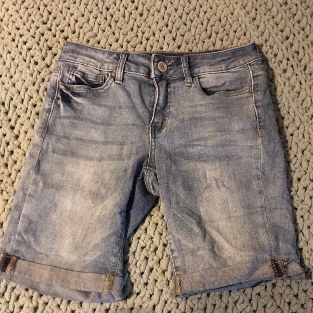 SO Bermuda Light Distressed Shorts